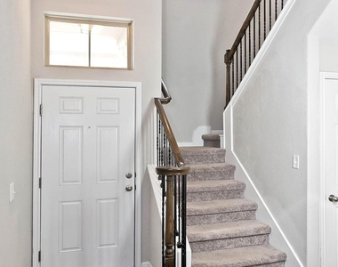 9802 Tanglemede St - Photo Thumbnail 7