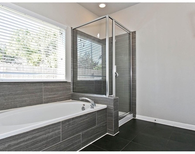 9802 Tanglemede St - Photo Thumbnail 14
