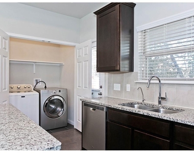 9802 Tanglemede St - Photo Thumbnail 11
