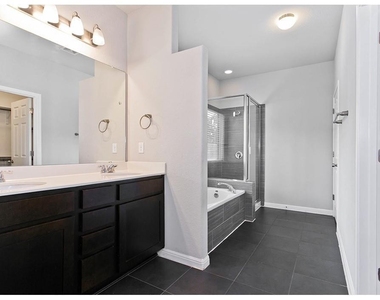 9802 Tanglemede St - Photo Thumbnail 13