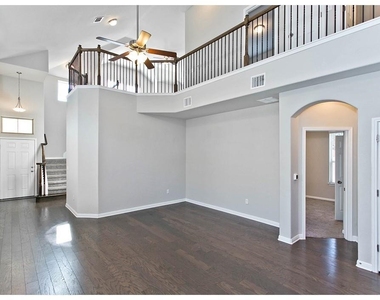 9802 Tanglemede St - Photo Thumbnail 3