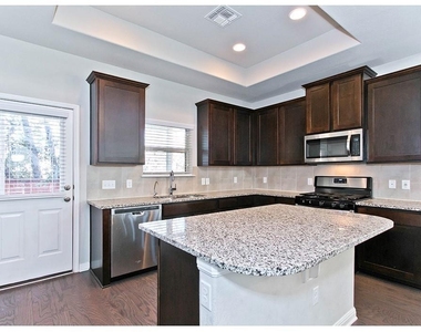 9802 Tanglemede St - Photo Thumbnail 8
