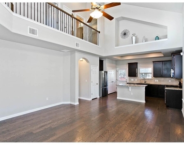 9802 Tanglemede St - Photo Thumbnail 6