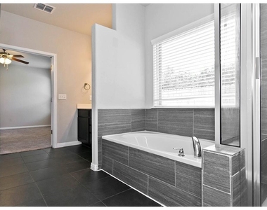 9802 Tanglemede St - Photo Thumbnail 15