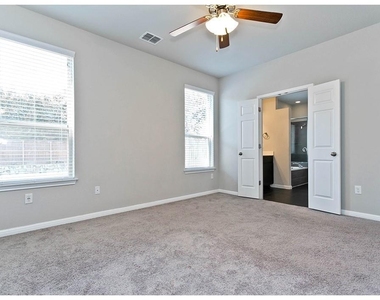 9802 Tanglemede St - Photo Thumbnail 12