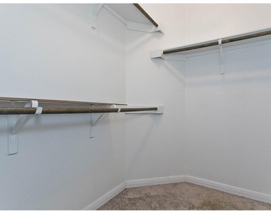 9802 Tanglemede St - Photo Thumbnail 17