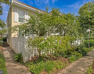 206 G Street Sw - Photo Thumbnail 9