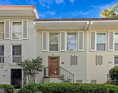 206 G Street Sw - Photo Thumbnail 1