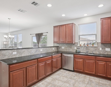 132 Brittany Ln - Photo Thumbnail 11