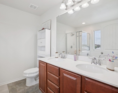132 Brittany Ln - Photo Thumbnail 16
