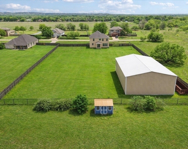 132 Brittany Ln - Photo Thumbnail 2