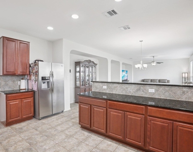 132 Brittany Ln - Photo Thumbnail 12