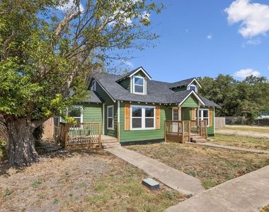 223 Nw Front St - Photo Thumbnail 2