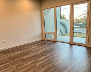 4004 Banister Ln - Photo Thumbnail 15