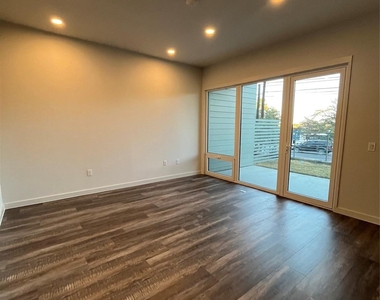 4004 Banister Ln - Photo Thumbnail 3