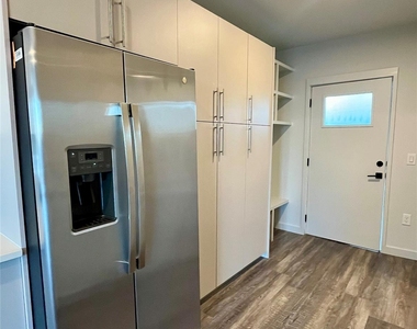 4004 Banister Ln - Photo Thumbnail 13