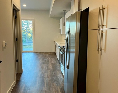 4004 Banister Ln - Photo Thumbnail 14