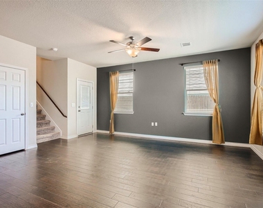 1604 Los Olivios Way - Photo Thumbnail 4