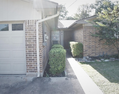 3702 Rocky Hollow Trl - Photo Thumbnail 4