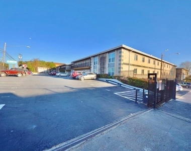 2401 Manor Rd - Photo Thumbnail 9