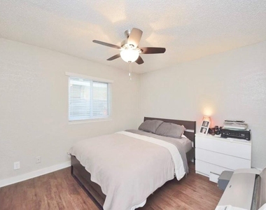 2401 Manor Rd - Photo Thumbnail 4