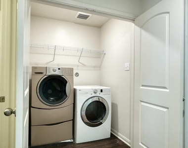 5033 Cressler Ln - Photo Thumbnail 9
