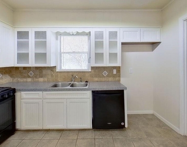 205 E 2nd St - Photo Thumbnail 3