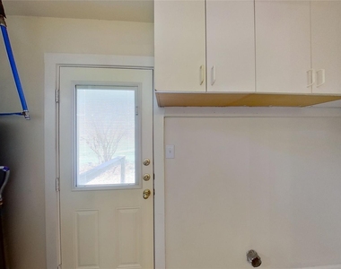 205 E 2nd St - Photo Thumbnail 23