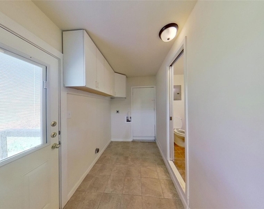 205 E 2nd St - Photo Thumbnail 24