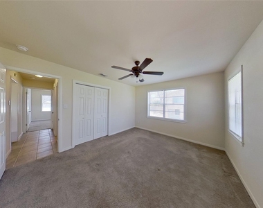205 E 2nd St - Photo Thumbnail 33