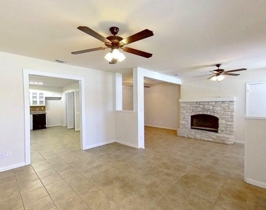 205 E 2nd St - Photo Thumbnail 11