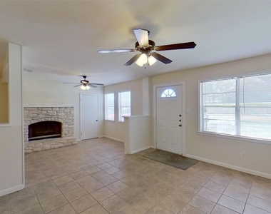 205 E 2nd St - Photo Thumbnail 9