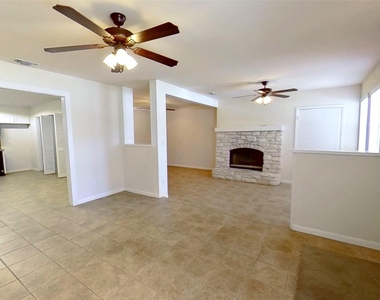 205 E 2nd St - Photo Thumbnail 4