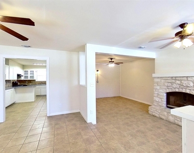 205 E 2nd St - Photo Thumbnail 5