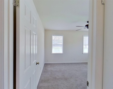 205 E 2nd St - Photo Thumbnail 28