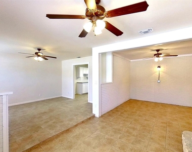 205 E 2nd St - Photo Thumbnail 6