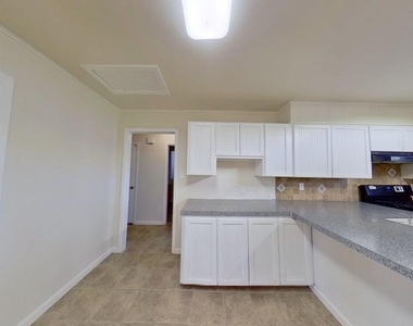 205 E 2nd St - Photo Thumbnail 20