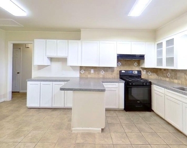 205 E 2nd St - Photo Thumbnail 19