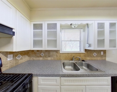 205 E 2nd St - Photo Thumbnail 16