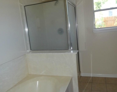 21000 Godolophin Ct - Photo Thumbnail 4