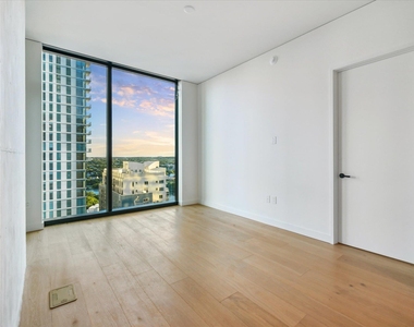 610 Davis St - Photo Thumbnail 5