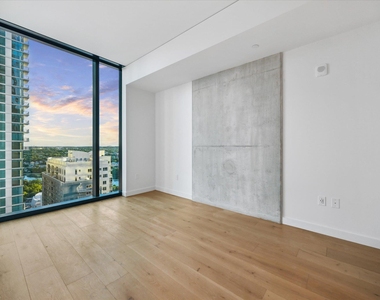 610 Davis St - Photo Thumbnail 8
