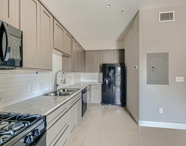 3523 Gonzalez St - Photo Thumbnail 4