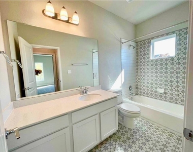 3017 Settlement Dr - Photo Thumbnail 4