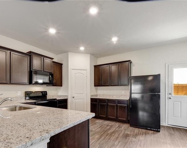 317 Hyacinth Way - Photo Thumbnail 8