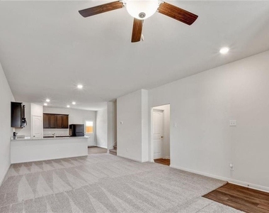 317 Hyacinth Way - Photo Thumbnail 7