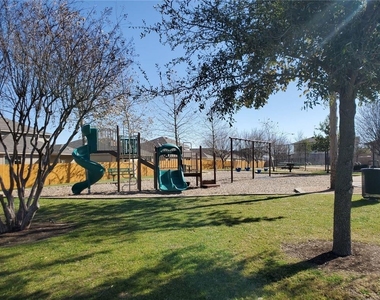 317 Hyacinth Way - Photo Thumbnail 2