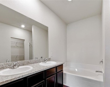 317 Hyacinth Way - Photo Thumbnail 17