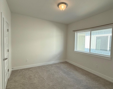 6414 Cowman Way - Photo Thumbnail 12