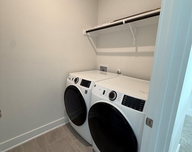 6414 Cowman Way - Photo Thumbnail 9